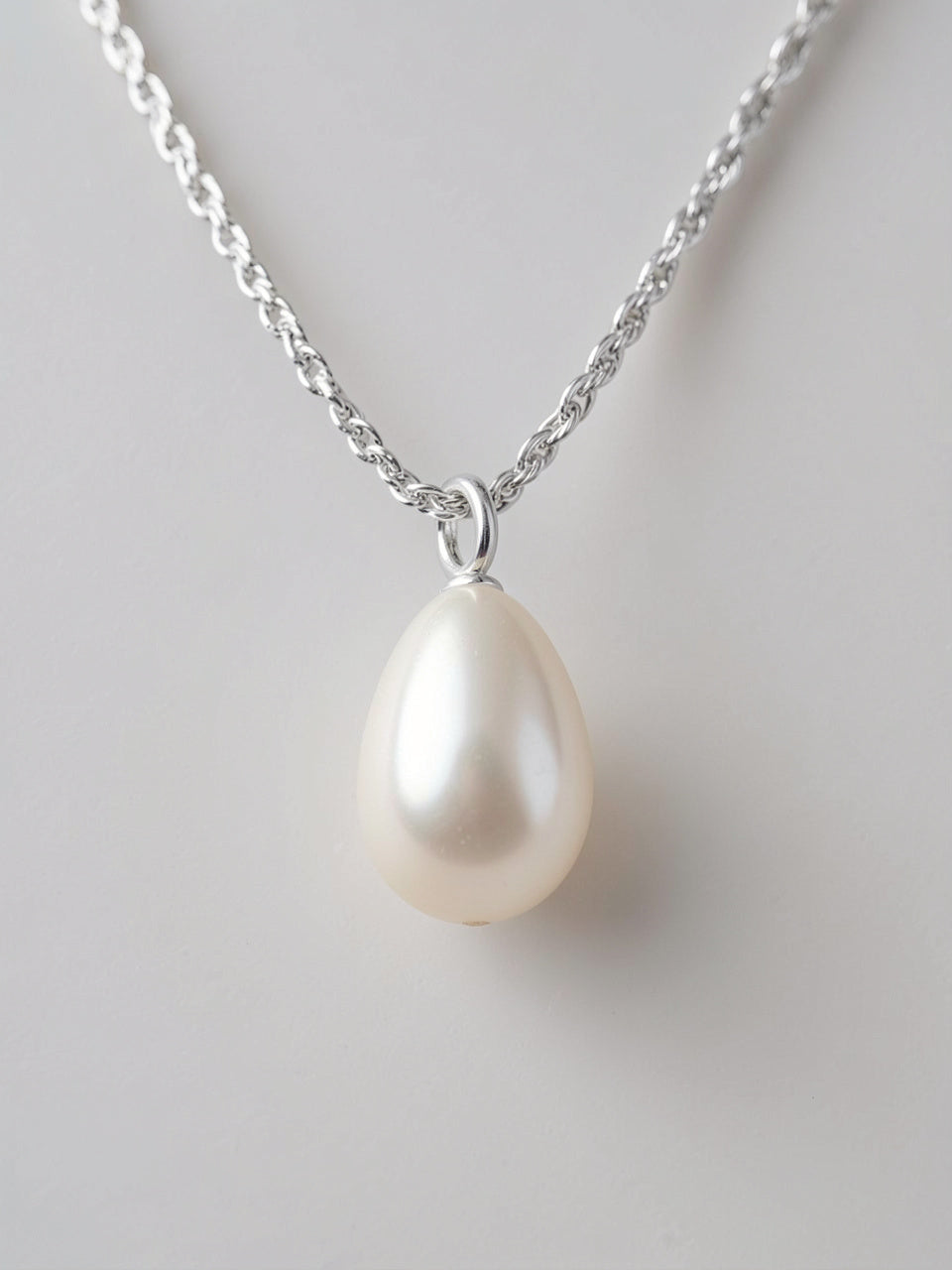 925 Sterling Silver Pearl Drop Necklace, macro detail